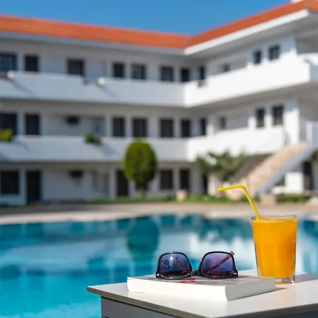 Theatraki アパートホテル 2*