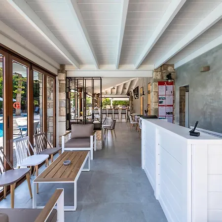 Theatraki 2* コス・タウン