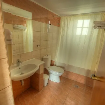 Theatraki コス・タウン