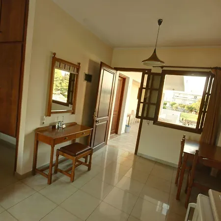 アパートホテル Theatraki