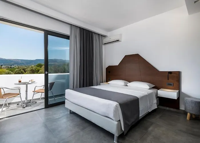 Aparthotel Theatraki