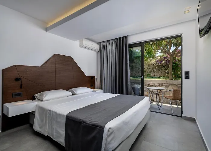 Theatraki Aparthotel 2*