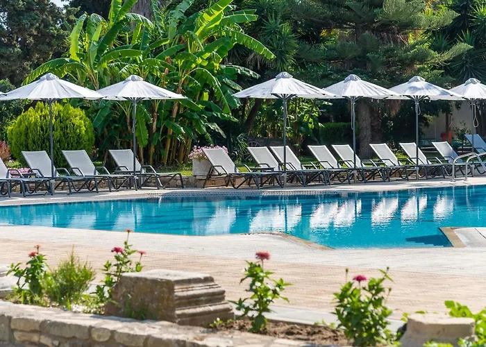 Theatraki 코스 타운