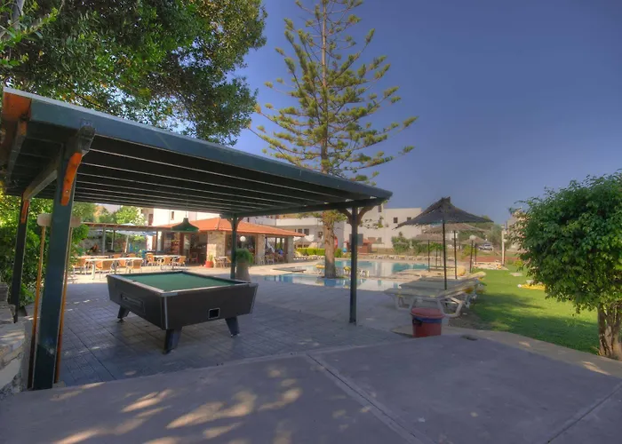 Theatraki 2* 코스 타운