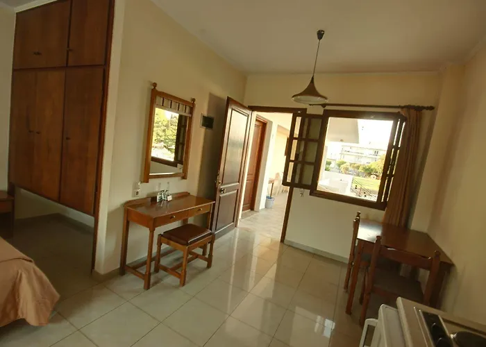 Apartahotel Theatraki